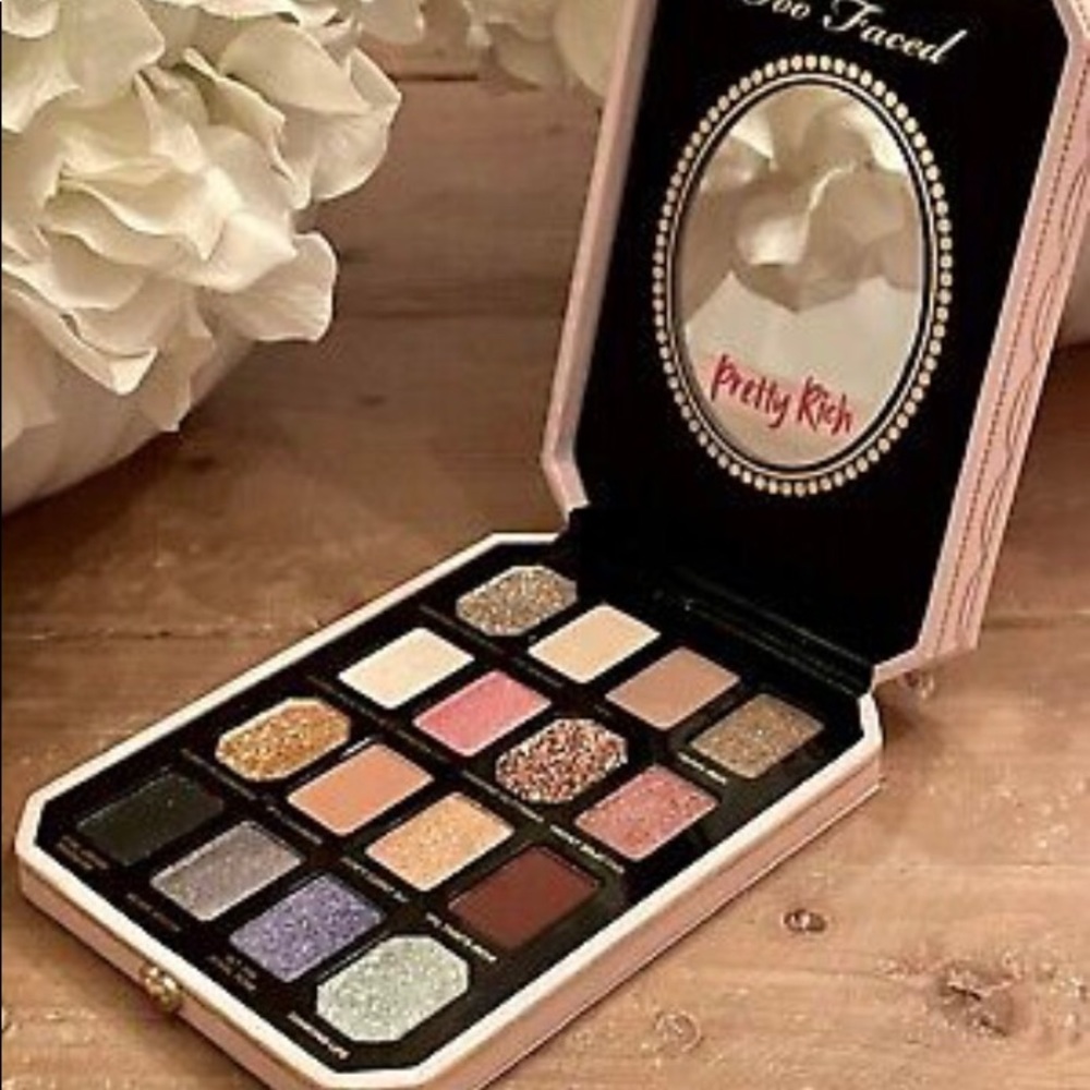 Too faced “pretty rich” eyeshadow palette